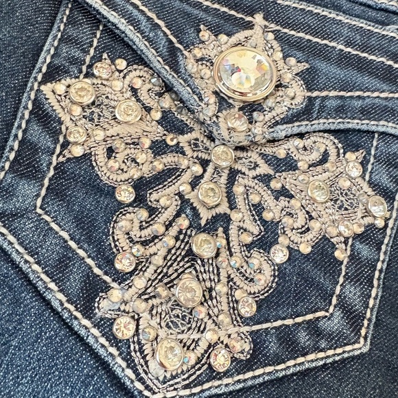 NWT L.A. Idol Woman’s 3 Denim Capris Silver Embellishments With Cross Pockets - Picture 4 of 7